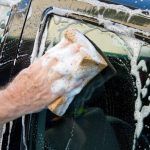 Cómo limpiar las ventanas del coche